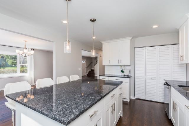 141 Henderson St - Photo 3 of 32