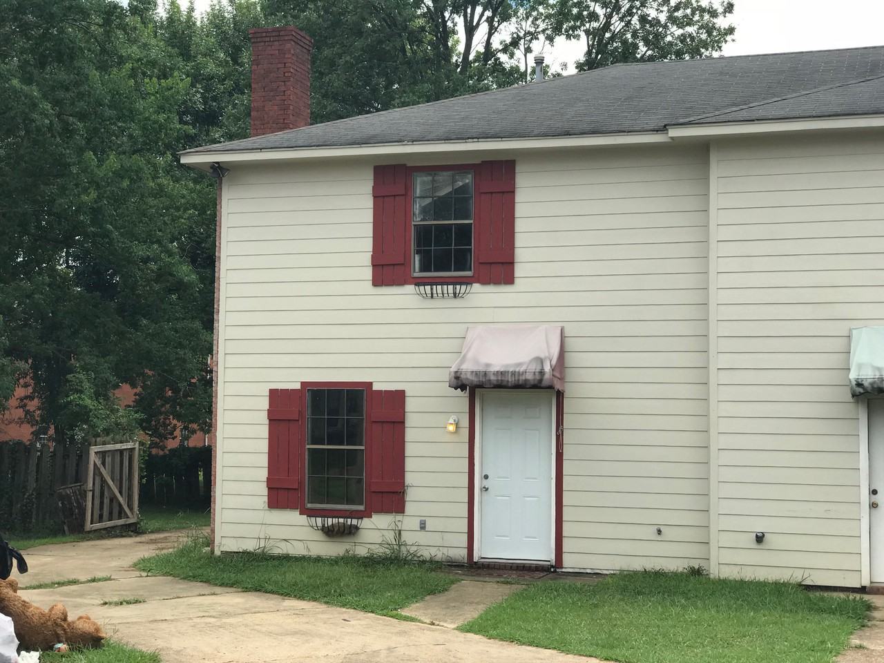 915A 915a Glastonbury Cir