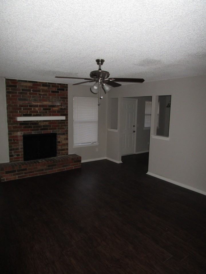 3921 Se 48th St - Photo 2 of 11