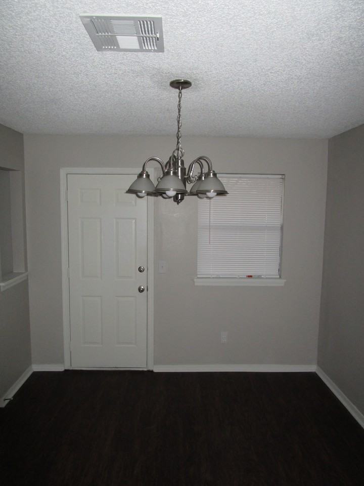 3921 Se 48th St - Photo 3 of 11
