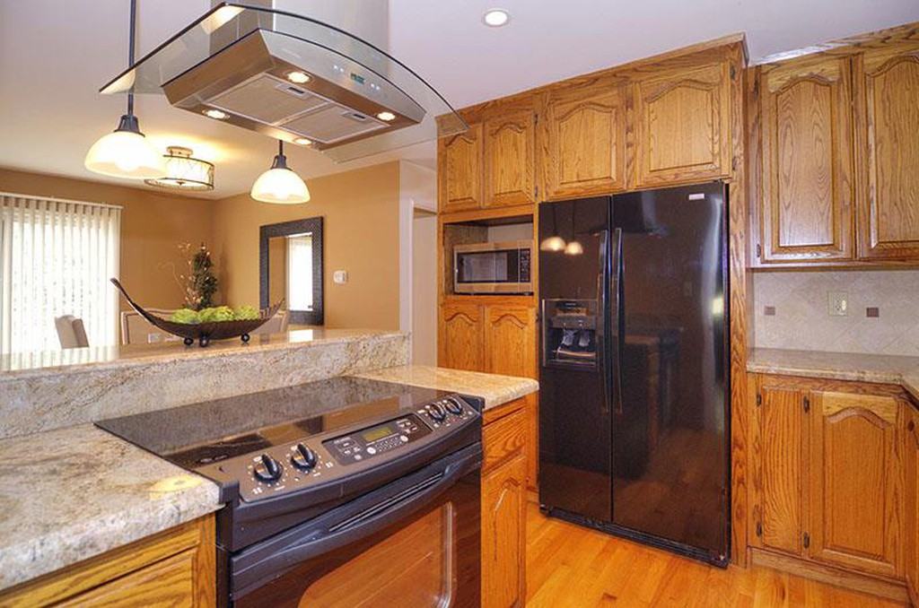 2998 Postwood Dr - Photo 3 of 20