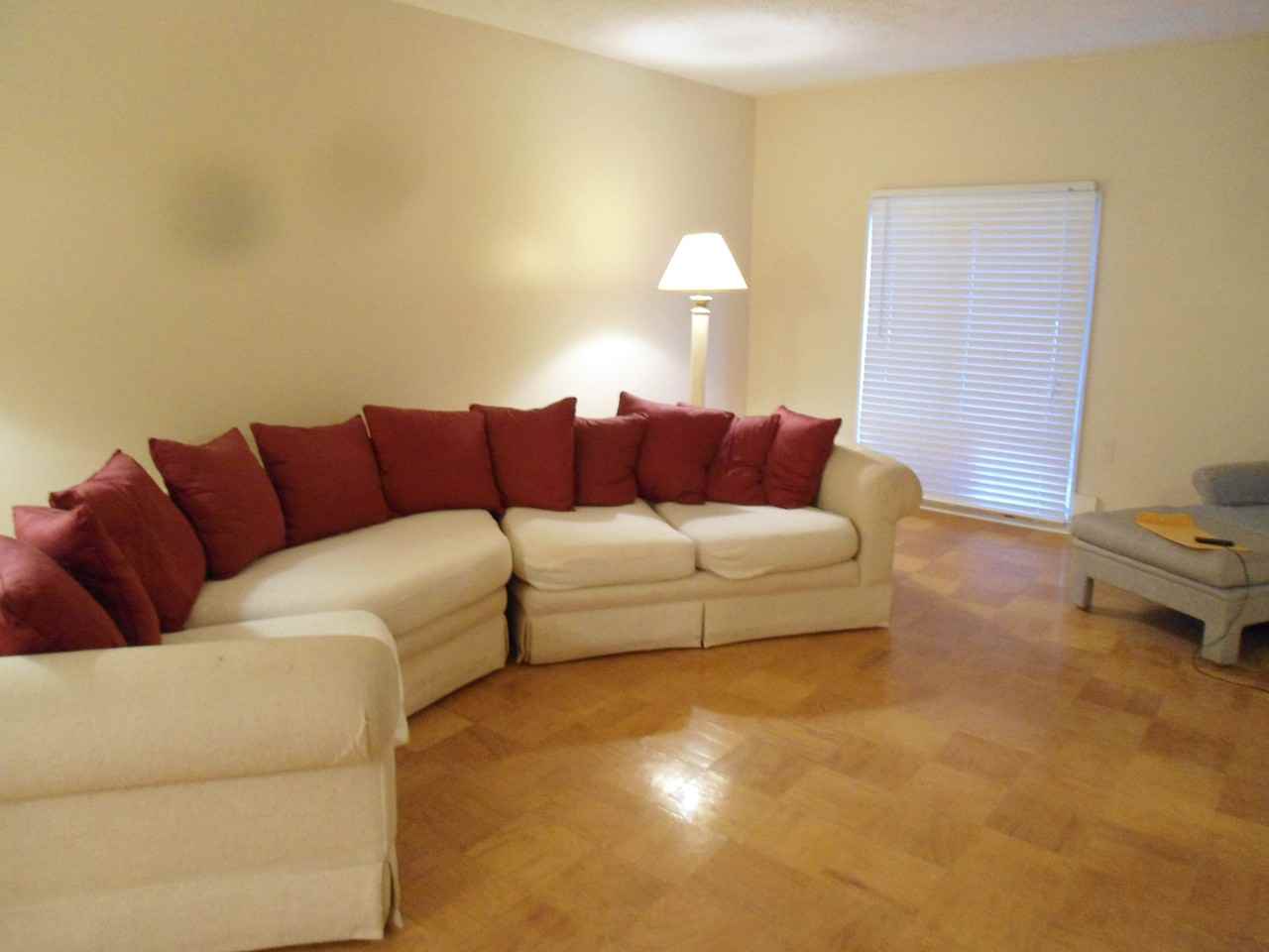 11154 Oak Leaf Dr - Photo 2 of 10