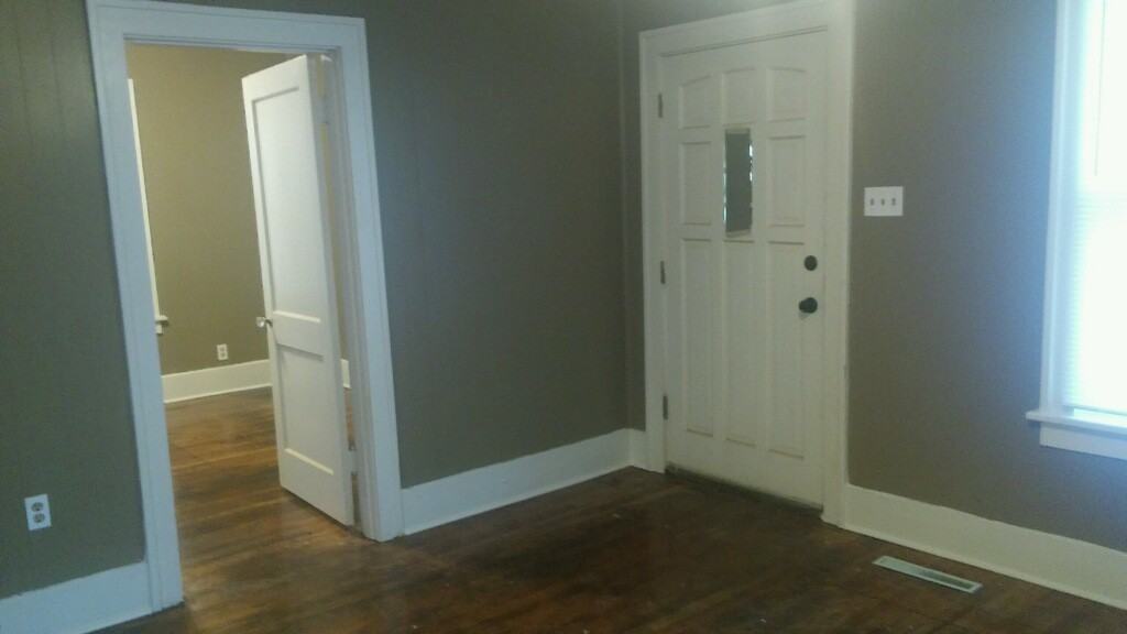 304 S 14th St - Photo 3 of 17
