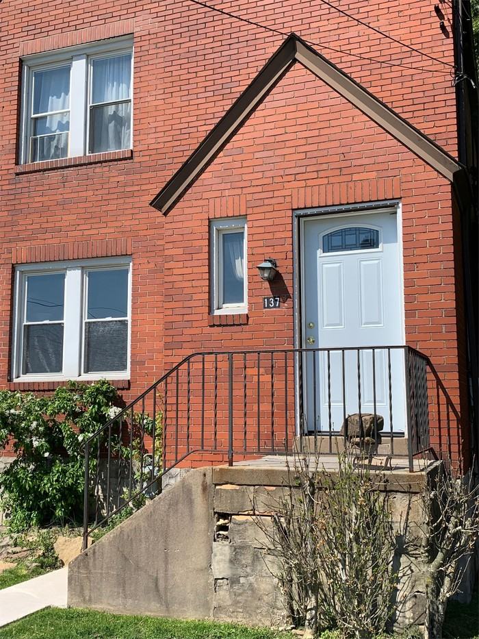 137 Melvin Dr - Photo 2 of 11