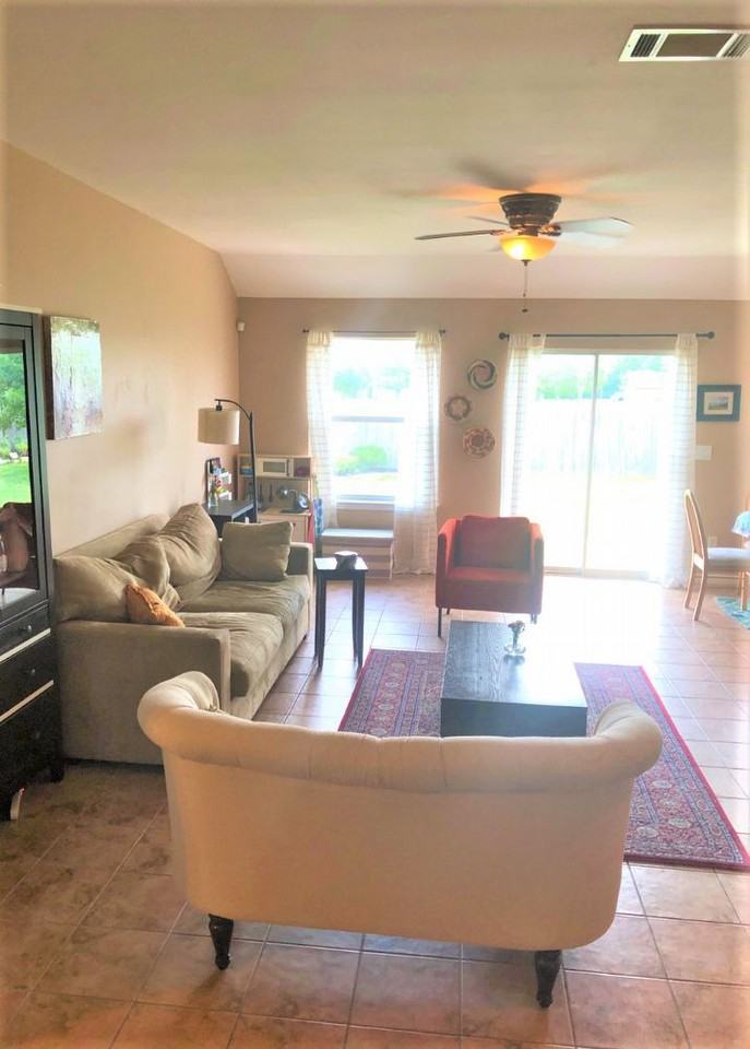 313 Valley Oaks Loop - Photo 3 of 17