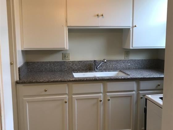 117 1/2 N Kenwood St #1 - Photo 3 of 8