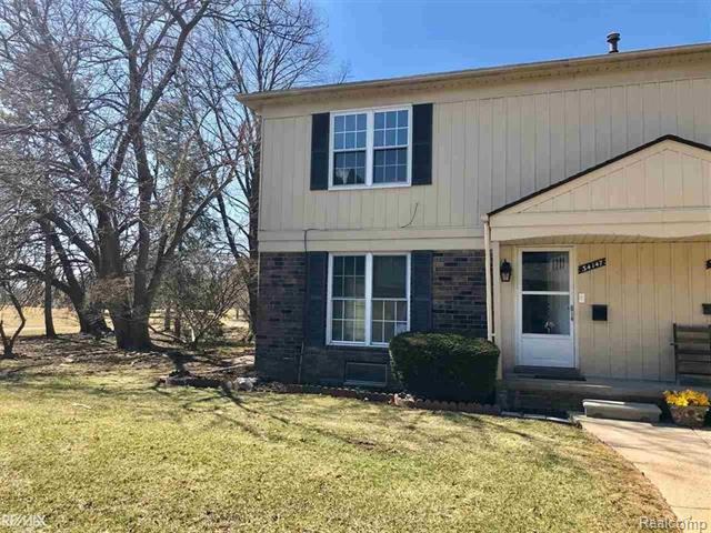 34147 Garfield Cir - Photo 2 of 20