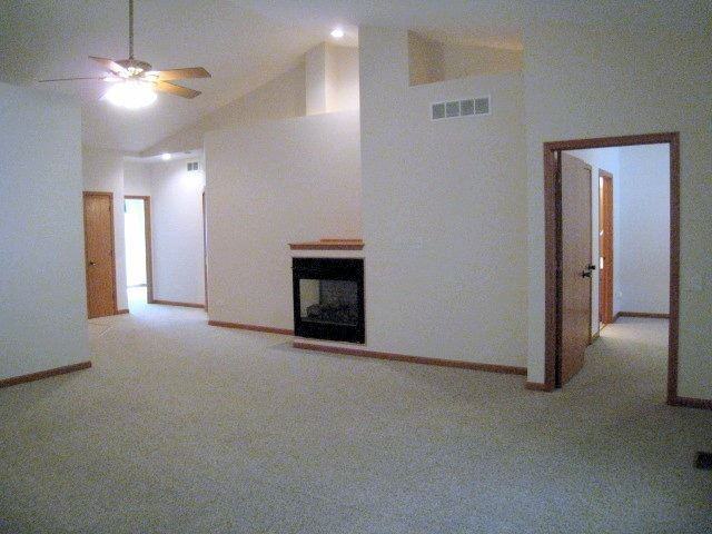 1525 Wood St - Photo 3 of 18