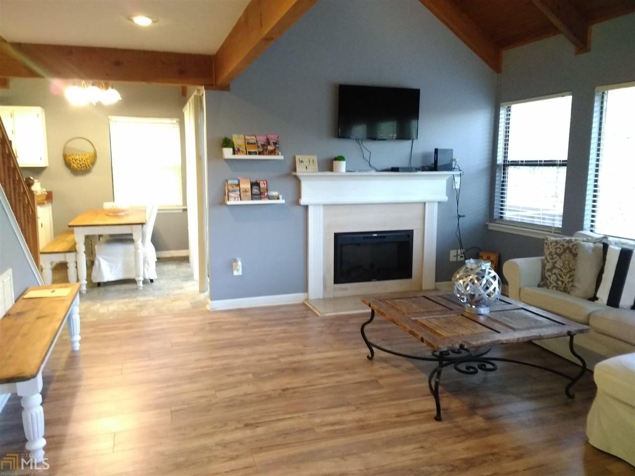 152 Vienna Ring - Photo 2 of 20