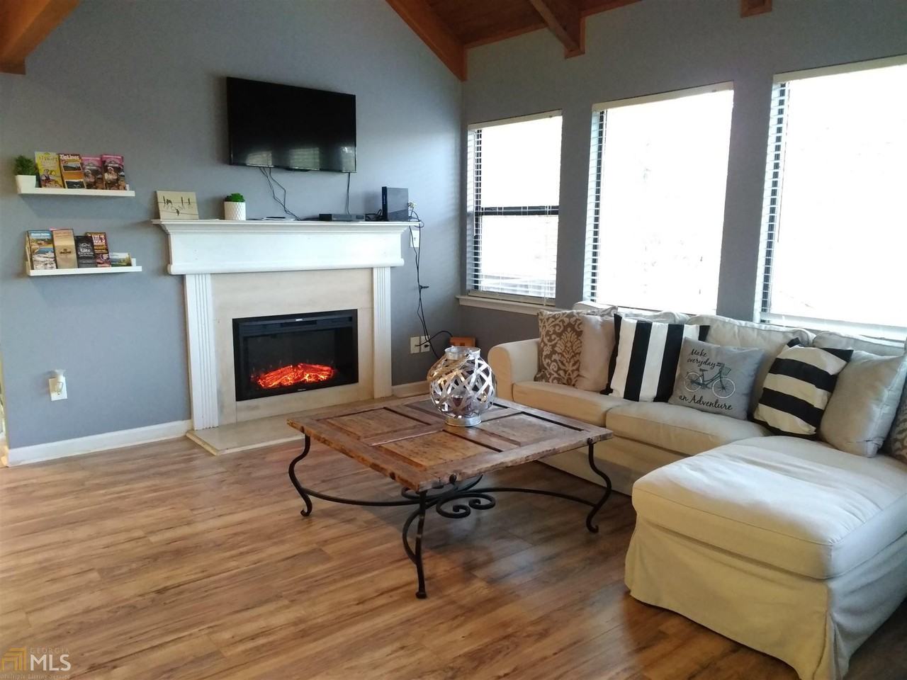 152 Vienna Ring - Photo 3 of 20