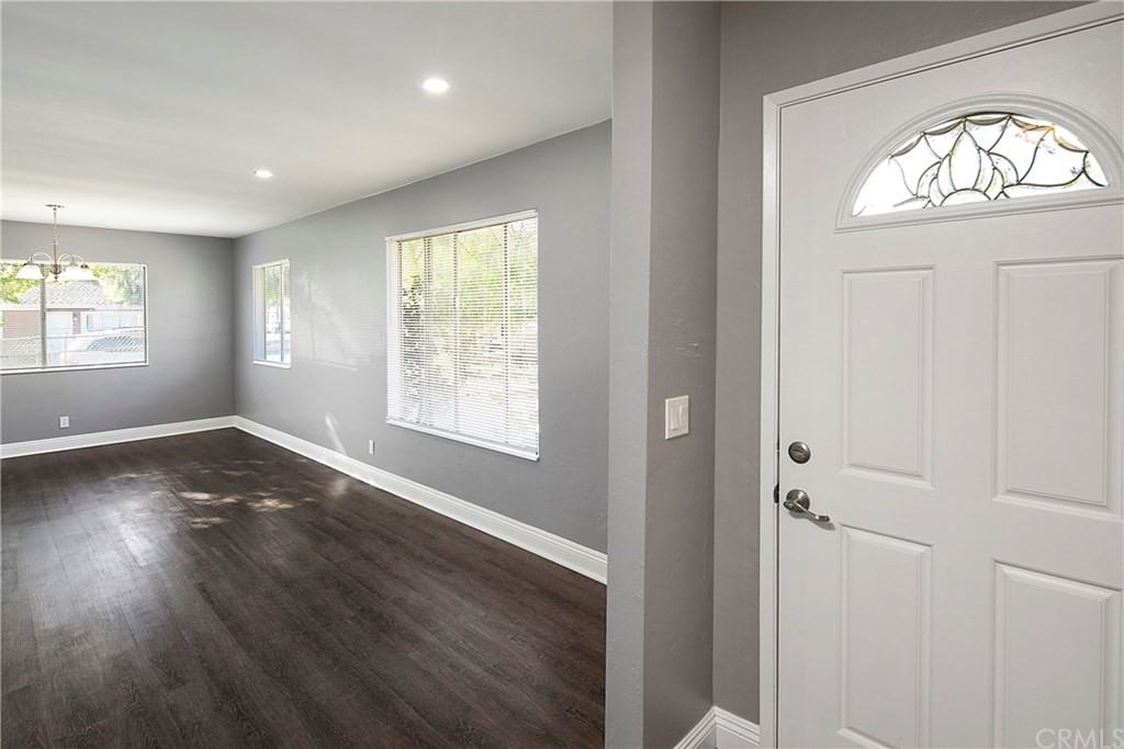 200 S Lindsay St - Photo 2 of 40