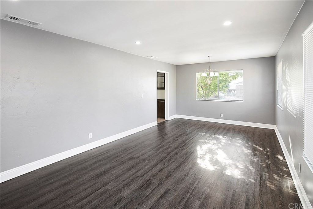 200 S Lindsay St - Photo 3 of 40