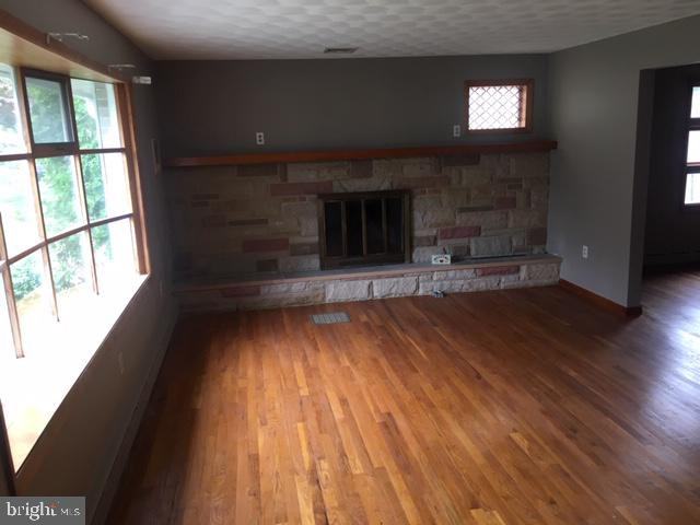 514 Carol St - Photo 2 of 16