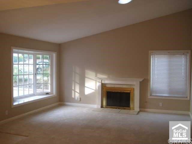 25572 MacKenzie St - Photo 3 of 5