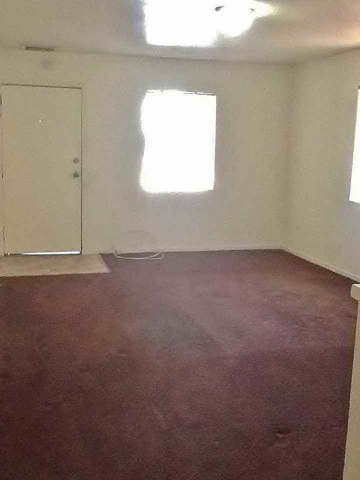 1029 W 8th St - Photo 2 of 7