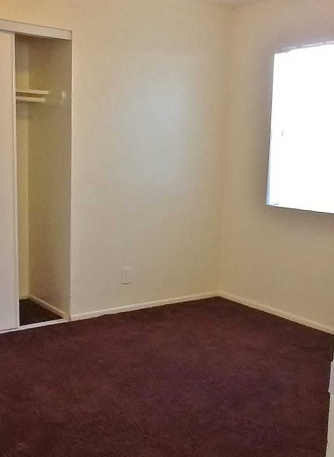 1029 W 8th St - Photo 3 of 7