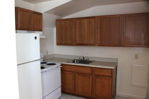 321 Cumberland St - Photo 3 of 7