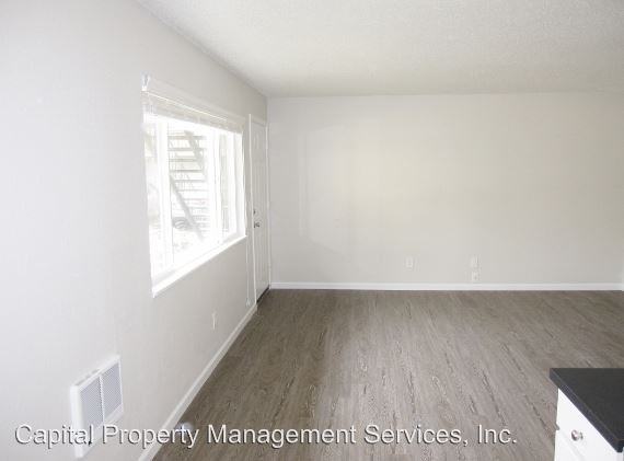 8820 N Ivanhoe St - Photo 3 of 11