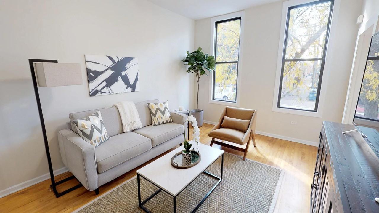 Bright Wicker Park apartment near Damen Station - Photo 2 of 14