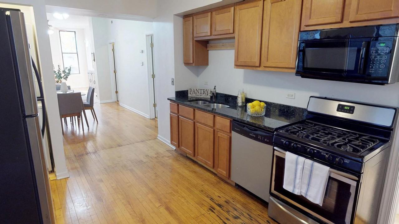 Bright Wicker Park apartment near Damen Station - Photo 6 of 14