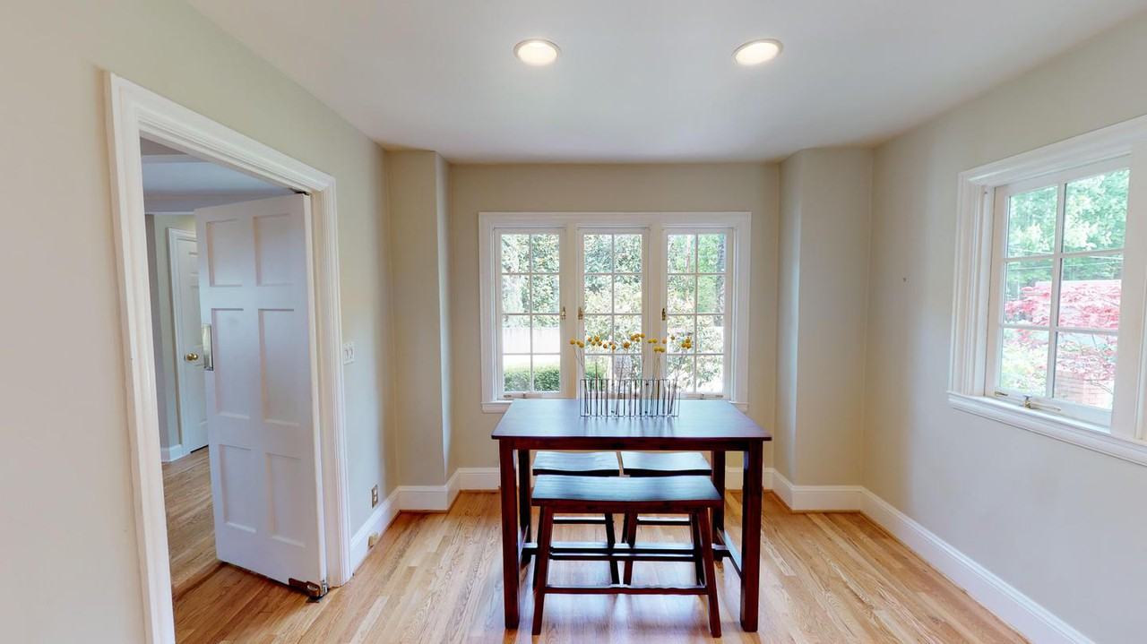 Sunny Southwest Hill home with shaded back deck - Photo 4 of 22