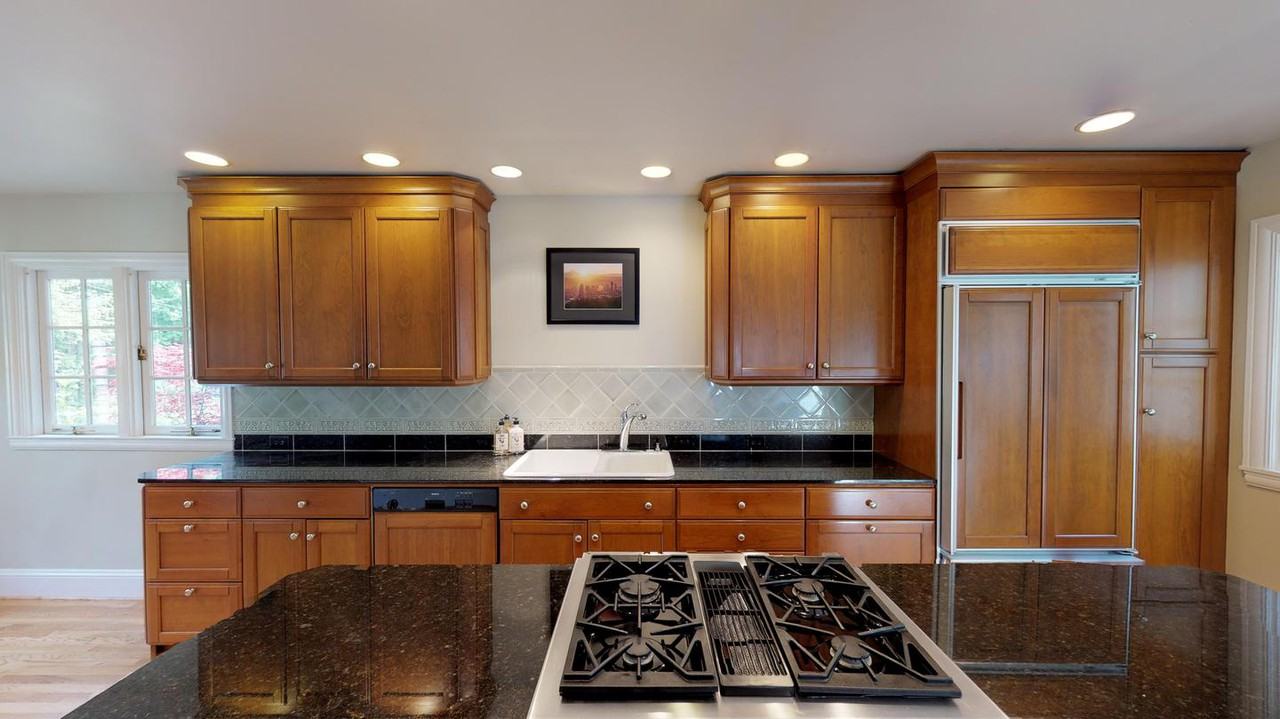 Sunny Southwest Hill home with shaded back deck - Photo 7 of 22