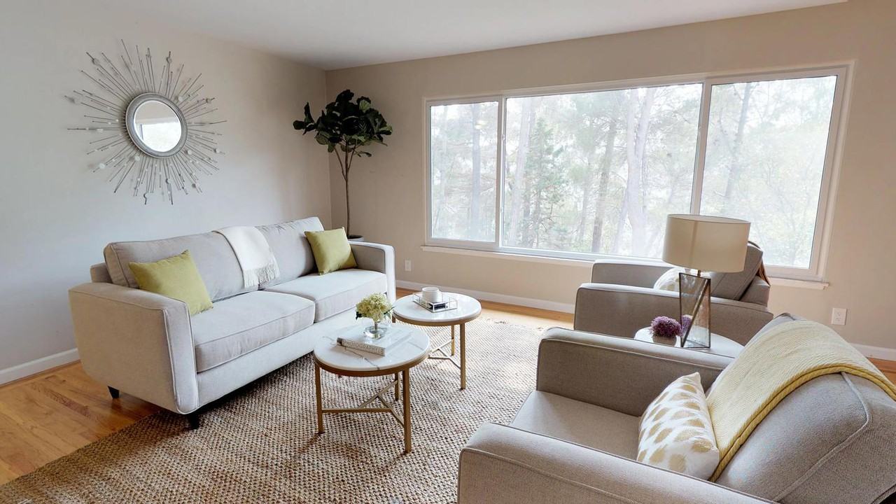 Gorgeous San Mateo home with balcony - Photo 2 of 19