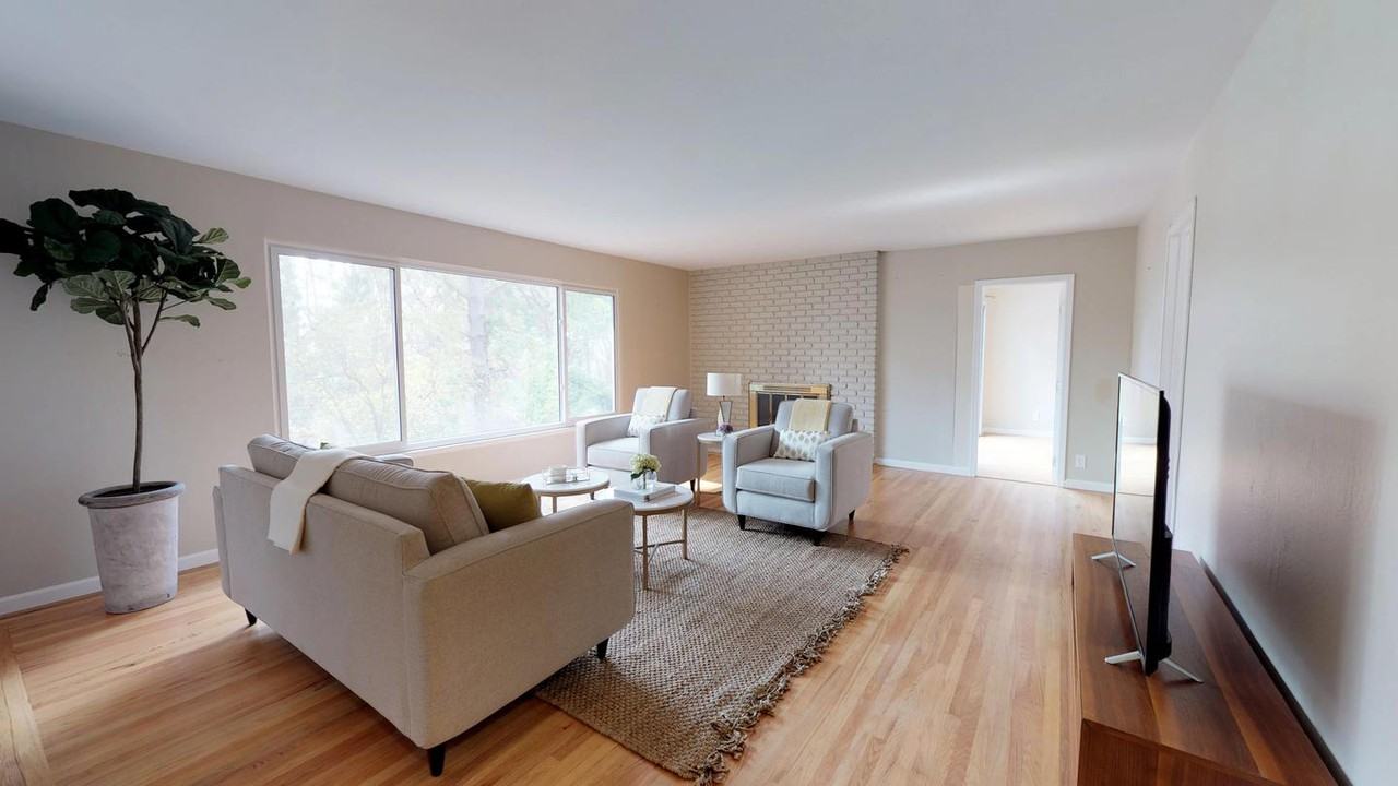 Gorgeous San Mateo home with balcony - Photo 5 of 19