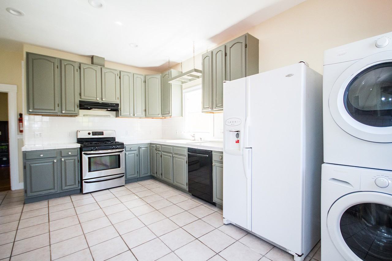 Traditional Temescal craftsman with deck Apartments in Oakland, CA Zumper