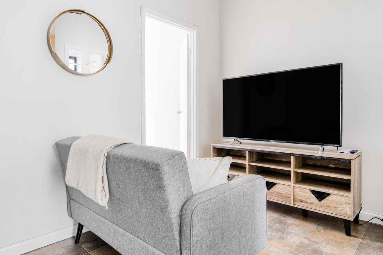 Bright Williamsburg apartment near Montrose Ave Station - Photo 2 of 9