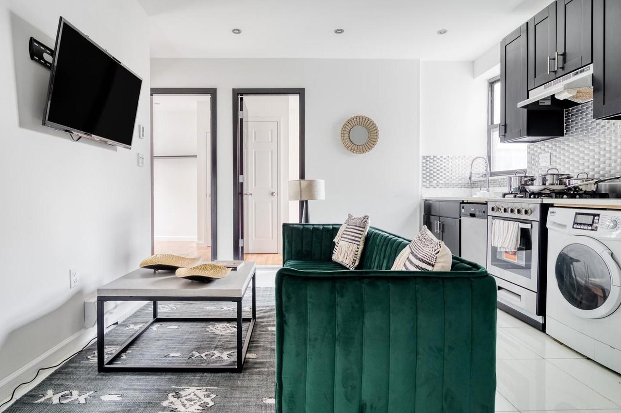 Sleek Upper West Side flat by the B Line - Photo 2 of 8