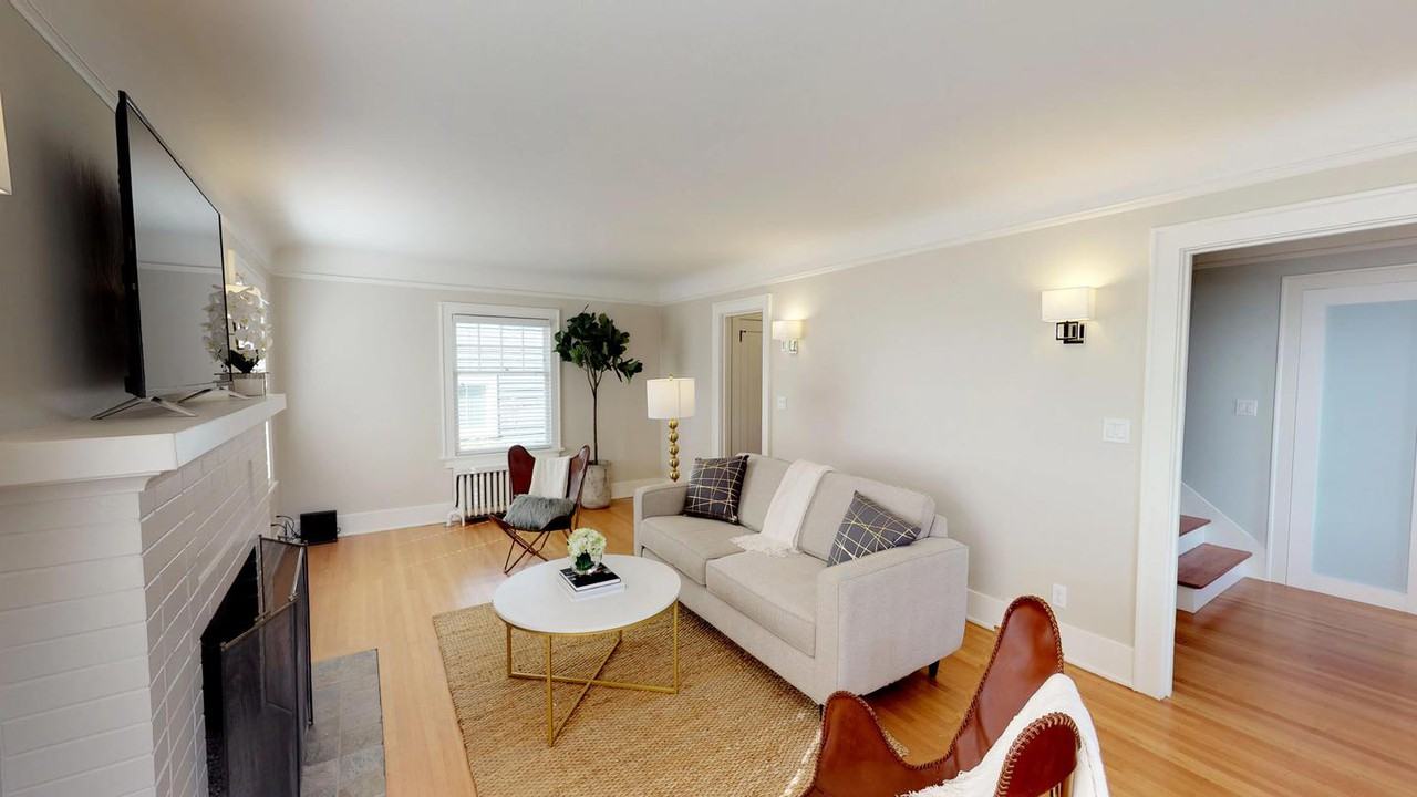 Lovely West Queen Anne home with deck Apartments in Seattle, WA Zumper