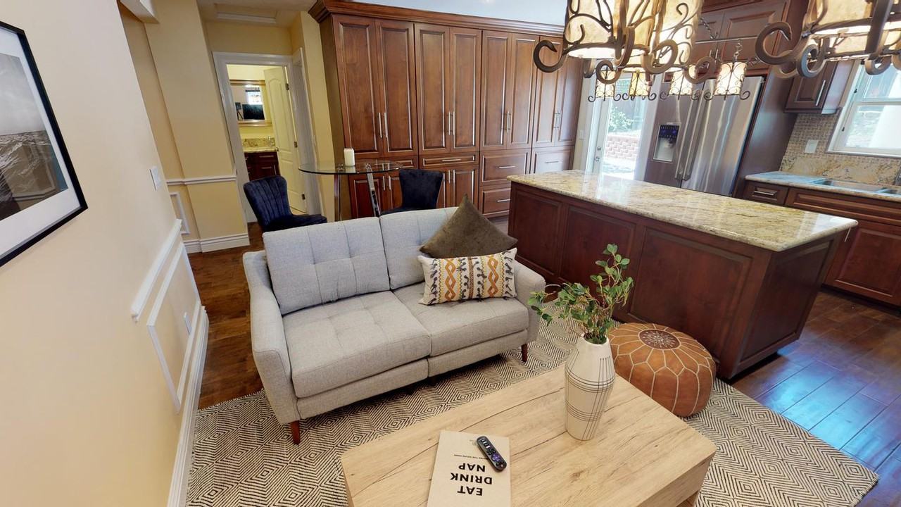 Spacious Point Loma home by Liberty Station - Photo 2 of 16