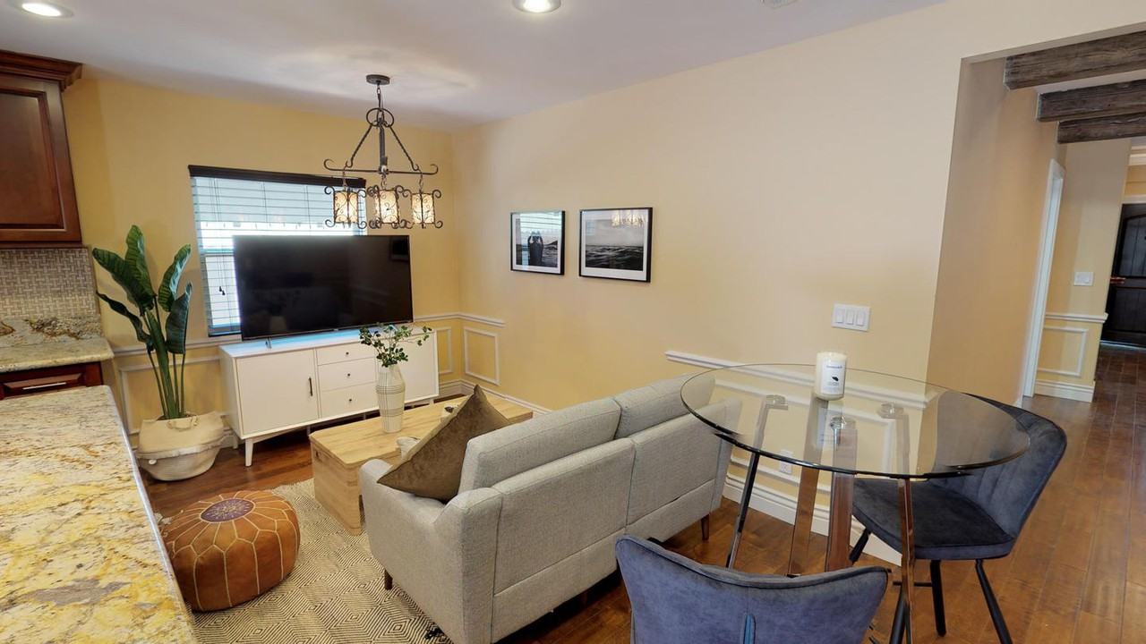 Spacious Point Loma home by Liberty Station - Photo 4 of 16