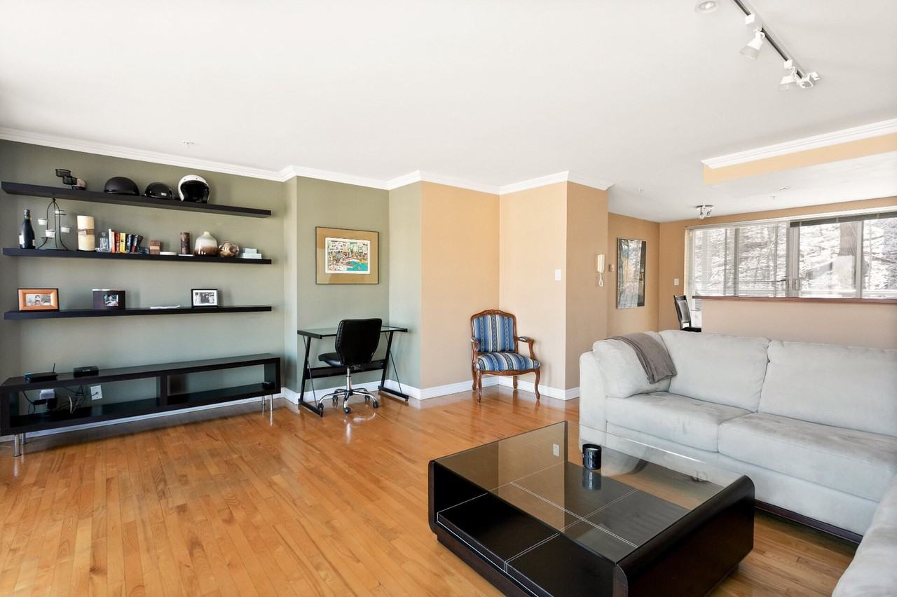 4410 Ch de la Côte-des-Neiges - Photo 2 of 15