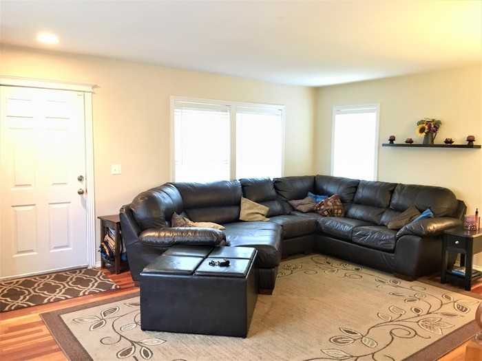 10785 Boston St - Photo 3 of 24