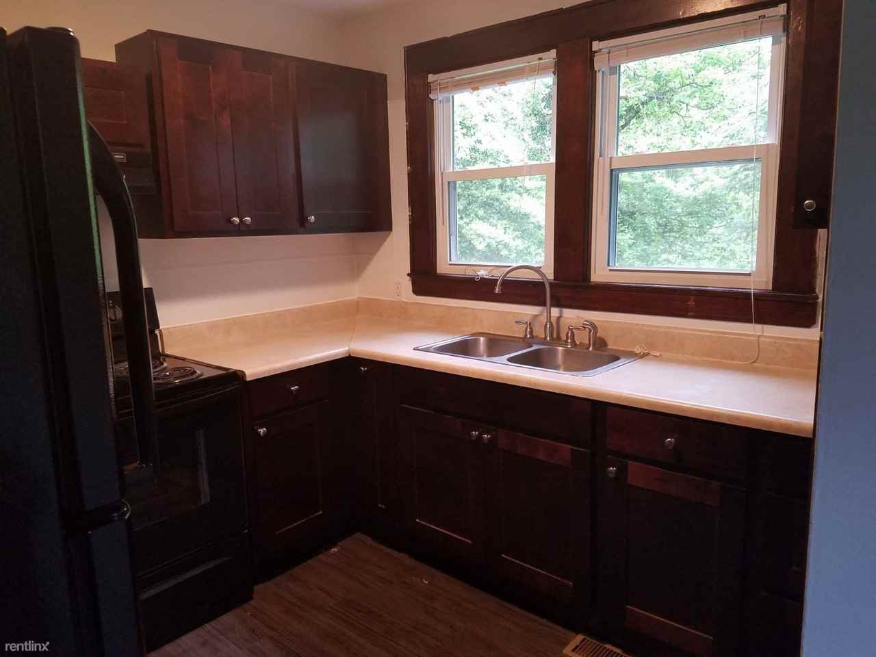 1900 Kentucky Ave NE - Photo 3 of 10