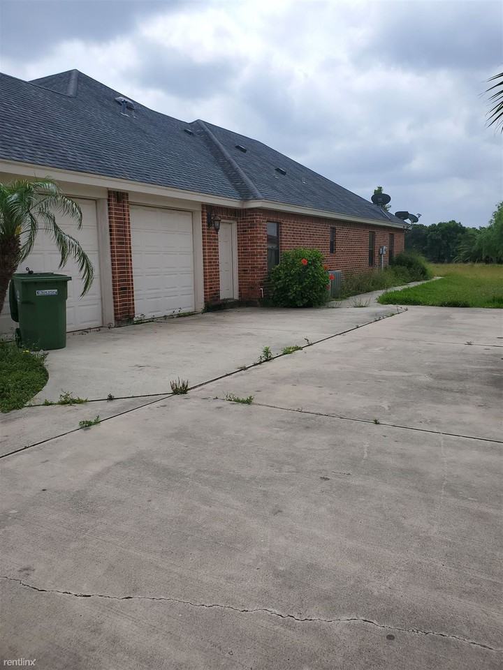 25058 Teal Cir - Photo 3 of 18