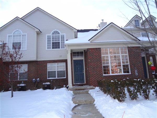22203 Alexa Dr - Photo 2 of 7
