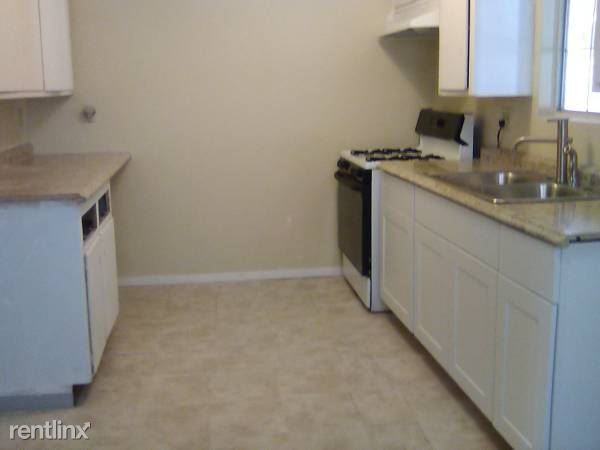 400 Fischer St - Photo 2 of 4