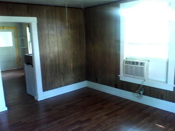 212 N Collins St - Photo 3 of 7