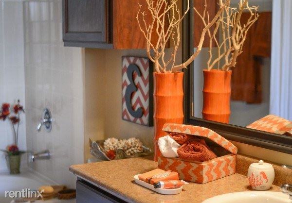 3198 Parkwood Blvd - Photo 3 of 29