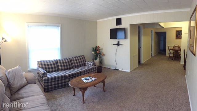 303 Howard St - Photo 2 of 11