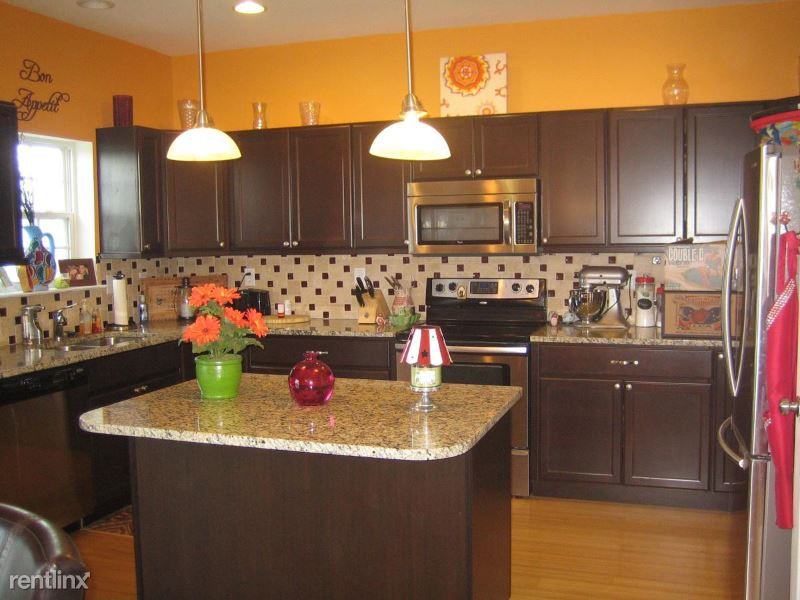 819 Hubble Ave - Photo 2 of 16