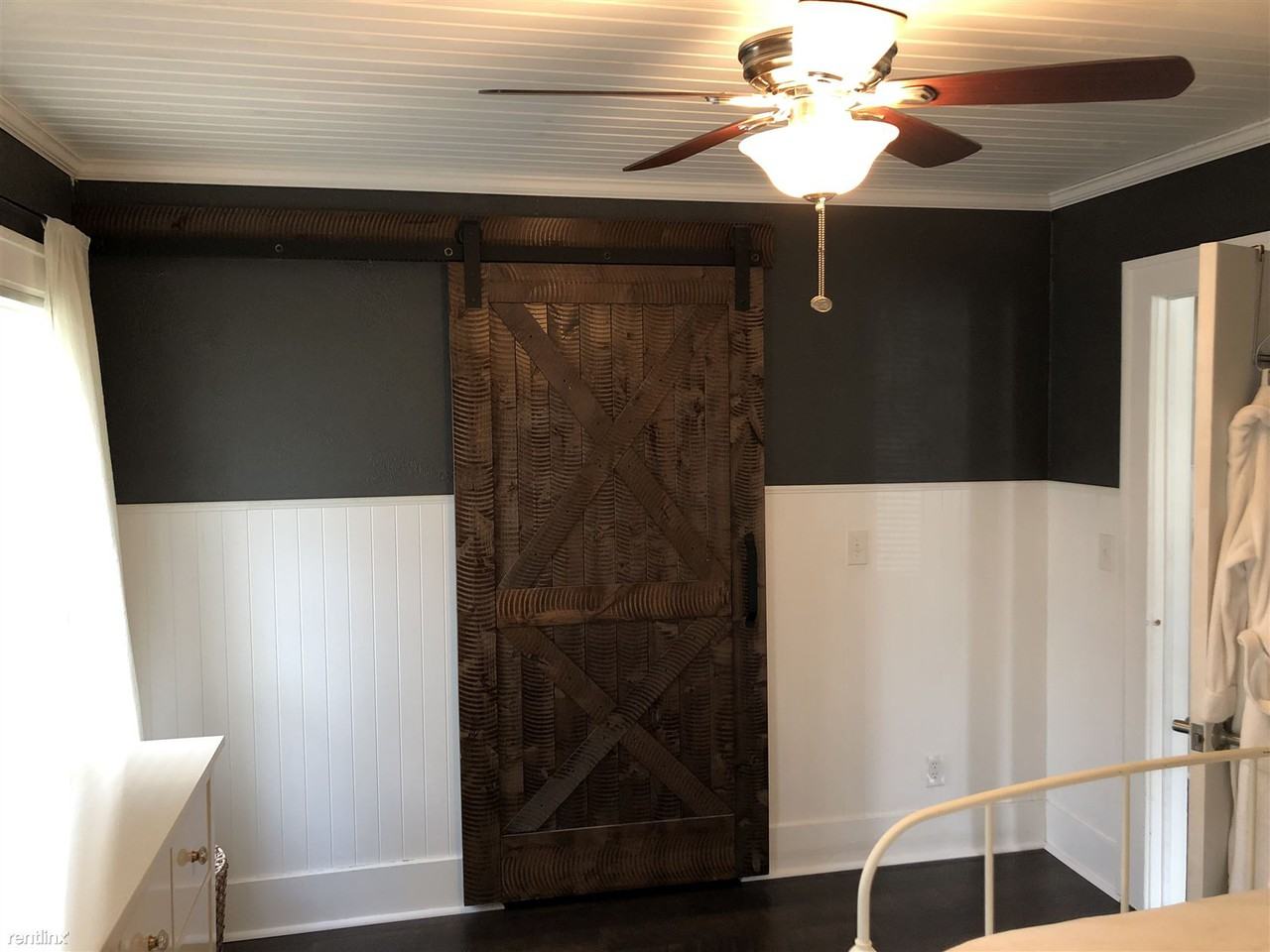 421 E Grand River Ave - Photo 3 of 6