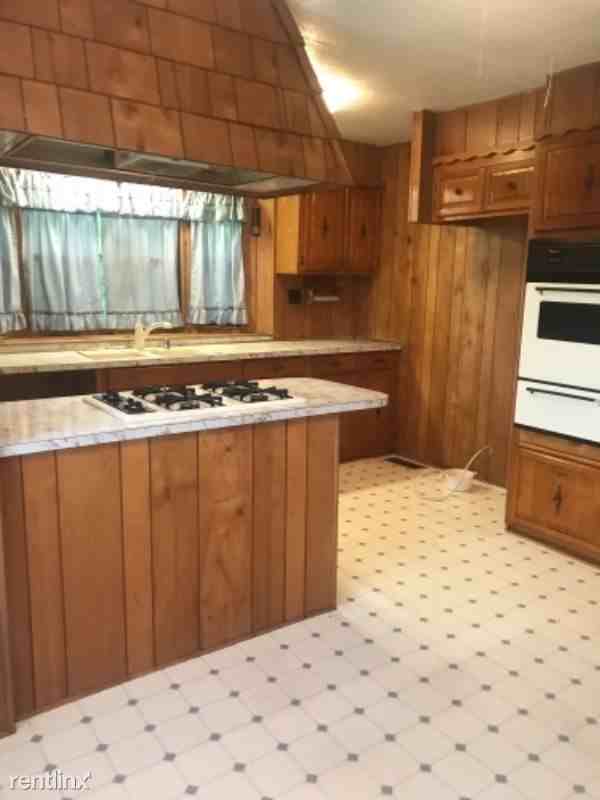 1100 Houston St - Photo 2 of 17