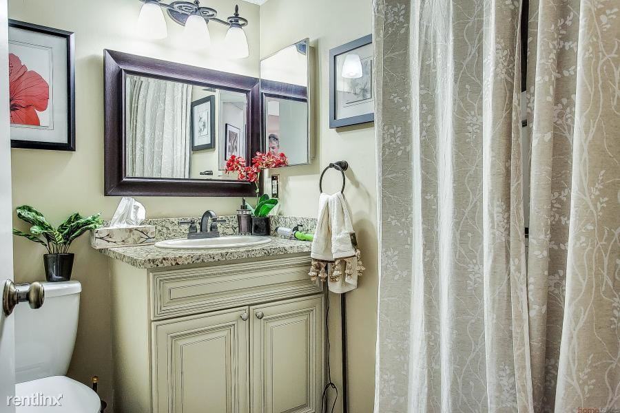 2206 Glenmoor Dr - Photo 2 of 6