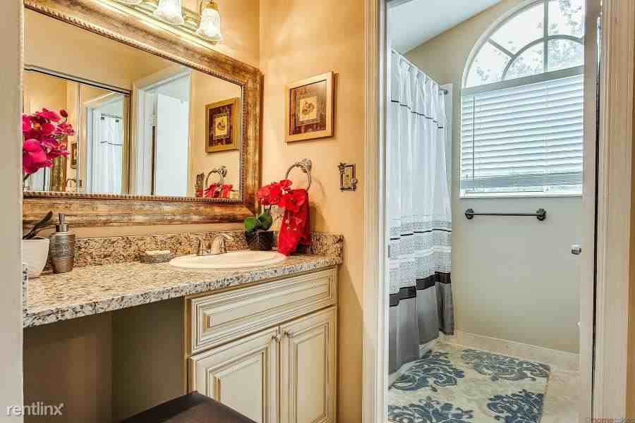 2206 Glenmoor Dr - Photo 3 of 6