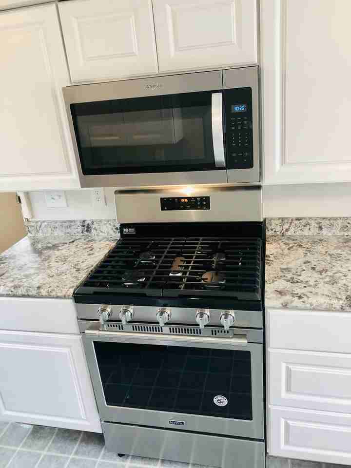 1108 Smith St - Photo 2 of 17