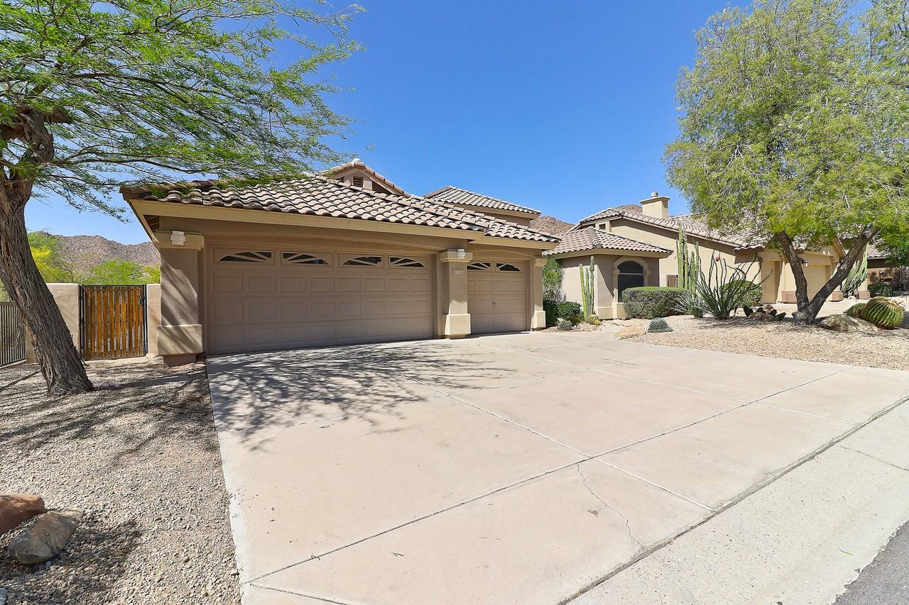 13872 E Kalil Dr - Photo 3 of 39